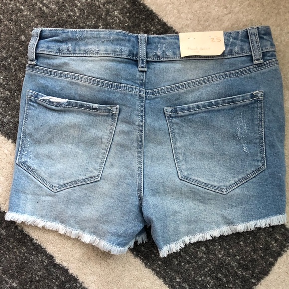 Altar’d State Mid Rise Short -Light Wash 25 - Picture 5 of 6